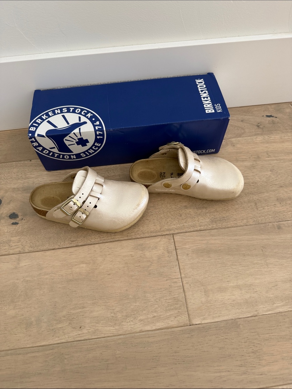 Birkenstock Kids Metallic Pearl Clogs - Pearl Cream - Kay kids size 27